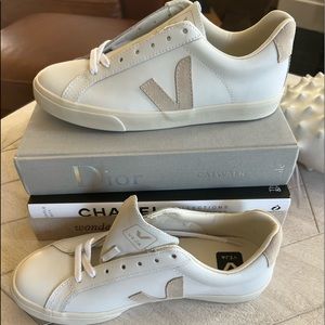 Veja Womens Logo Sneakers